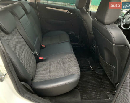 Білий Мерседес Б-клас, об'ємом двигуна 2 л та пробігом 58 тис. км за 9100 $, фото 19 на Automoto.ua