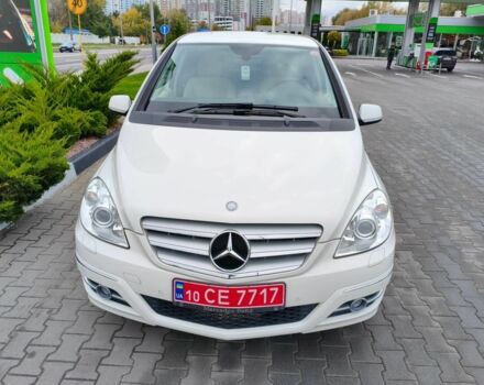 Белый Мерседес Б-класс, объемом двигателя 2 л и пробегом 85 тыс. км за 9900 $, фото 2 на Automoto.ua