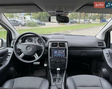 Белый Мерседес Б-класс, объемом двигателя 1.7 л и пробегом 70 тыс. км за 8400 $, фото 5 на Automoto.ua