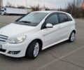 Белый Мерседес Б-класс, объемом двигателя 1.7 л и пробегом 107 тыс. км за 8800 $, фото 1 на Automoto.ua