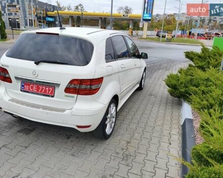 Белый Мерседес Б-класс, объемом двигателя 2 л и пробегом 85 тыс. км за 9900 $, фото 4 на Automoto.ua