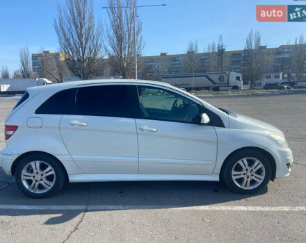 Білий Мерседес Б-клас, об'ємом двигуна 1.7 л та пробігом 160 тис. км за 8500 $, фото 2 на Automoto.ua