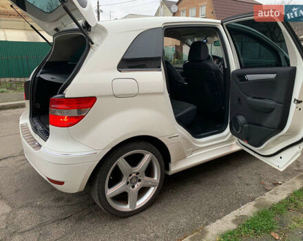 Білий Мерседес Б-клас, об'ємом двигуна 2 л та пробігом 58 тис. км за 9100 $, фото 27 на Automoto.ua