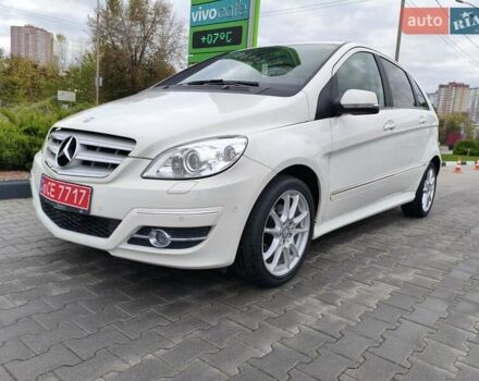 Белый Мерседес Б-класс, объемом двигателя 2 л и пробегом 85 тыс. км за 9900 $, фото 1 на Automoto.ua