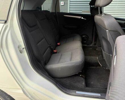 Мерседес Б-класс 2010 в Киеве на Automoto.ua Белый Мерседес Б-класс, объемом двигателя 1.7 л и пробегом 84 тыс. км за 8990 $, фото 8 на Automoto.ua