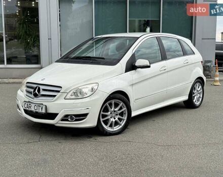 Белый Мерседес Б-класс, объемом двигателя 1.7 л и пробегом 70 тыс. км за 8400 $, фото 2 на Automoto.ua
