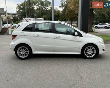 Белый Мерседес Б-класс, объемом двигателя 1.7 л и пробегом 70 тыс. км за 8400 $, фото 6 на Automoto.ua