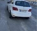 Белый Мерседес Б-класс, объемом двигателя 1.7 л и пробегом 220 тыс. км за 3900 $, фото 1 на Automoto.ua