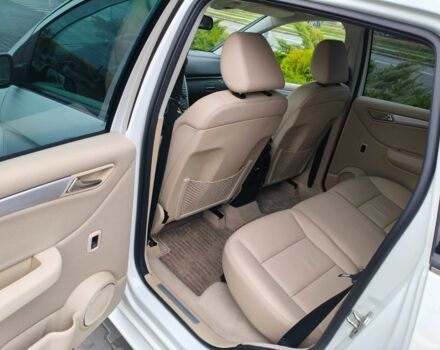 Белый Мерседес Б-класс, объемом двигателя 2 л и пробегом 85 тыс. км за 9900 $, фото 9 на Automoto.ua