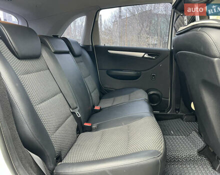 Білий Мерседес Б-клас, об'ємом двигуна 1.7 л та пробігом 134 тис. км за 7999 $, фото 11 на Automoto.ua