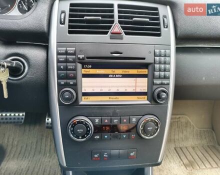 Белый Мерседес Б-класс, объемом двигателя 2 л и пробегом 85 тыс. км за 9900 $, фото 16 на Automoto.ua