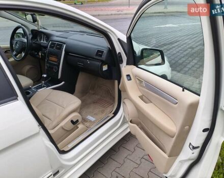 Белый Мерседес Б-класс, объемом двигателя 2 л и пробегом 85 тыс. км за 9900 $, фото 12 на Automoto.ua