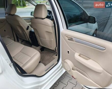 Белый Мерседес Б-класс, объемом двигателя 2 л и пробегом 85 тыс. км за 9900 $, фото 11 на Automoto.ua