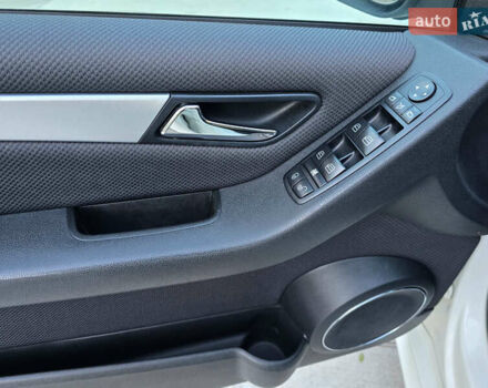 Белый Мерседес Б-класс, объемом двигателя 1.99 л и пробегом 61 тыс. км за 8400 $, фото 31 на Automoto.ua