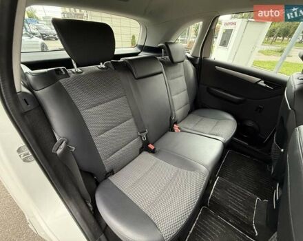 Белый Мерседес Б-класс, объемом двигателя 1.7 л и пробегом 70 тыс. км за 8400 $, фото 17 на Automoto.ua