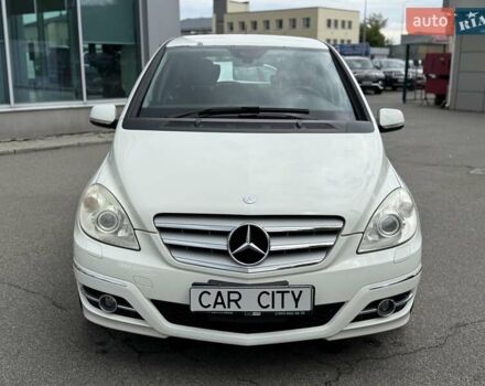 Белый Мерседес Б-класс, объемом двигателя 1.7 л и пробегом 70 тыс. км за 8400 $, фото 1 на Automoto.ua