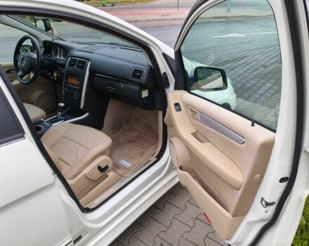 Белый Мерседес Б-класс, объемом двигателя 2 л и пробегом 85 тыс. км за 9900 $, фото 12 на Automoto.ua