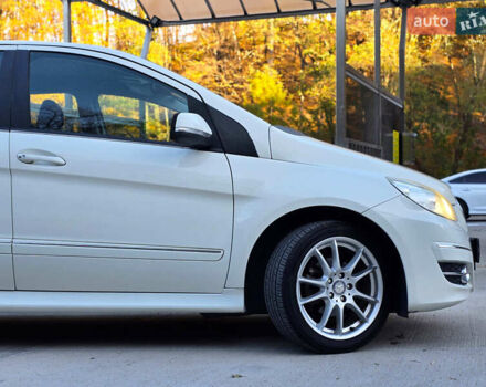 Белый Мерседес Б-класс, объемом двигателя 1.99 л и пробегом 61 тыс. км за 8400 $, фото 5 на Automoto.ua