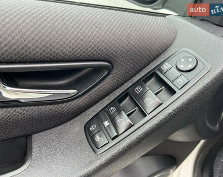 Білий Мерседес Б-клас, об'ємом двигуна 1.7 л та пробігом 134 тис. км за 7999 $, фото 8 на Automoto.ua