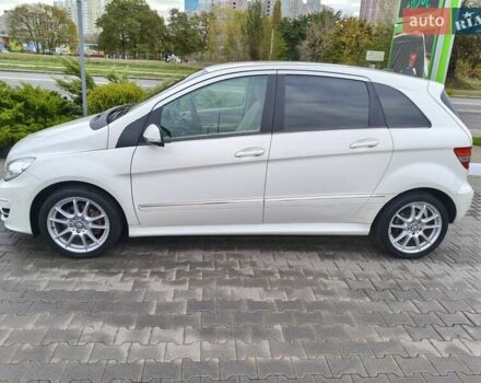 Белый Мерседес Б-класс, объемом двигателя 2 л и пробегом 85 тыс. км за 9900 $, фото 7 на Automoto.ua