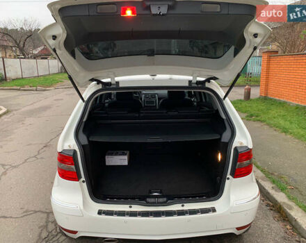 Білий Мерседес Б-клас, об'ємом двигуна 2 л та пробігом 58 тис. км за 9100 $, фото 26 на Automoto.ua