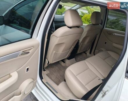 Белый Мерседес Б-класс, объемом двигателя 2 л и пробегом 85 тыс. км за 9900 $, фото 9 на Automoto.ua