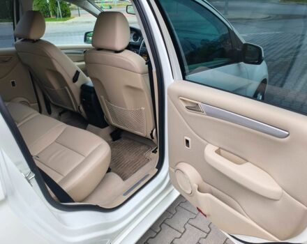 Белый Мерседес Б-класс, объемом двигателя 2 л и пробегом 85 тыс. км за 9900 $, фото 11 на Automoto.ua