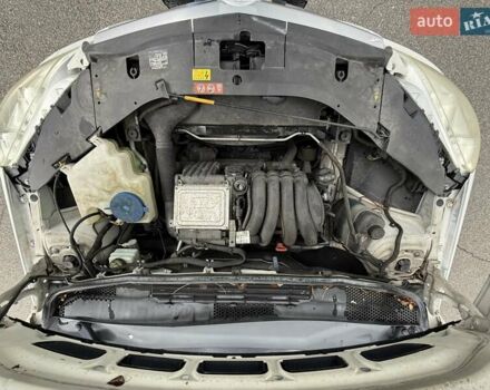 Белый Мерседес Б-класс, объемом двигателя 1.7 л и пробегом 70 тыс. км за 8400 $, фото 25 на Automoto.ua