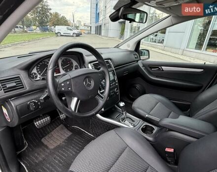 Белый Мерседес Б-класс, объемом двигателя 1.7 л и пробегом 70 тыс. км за 8400 $, фото 12 на Automoto.ua