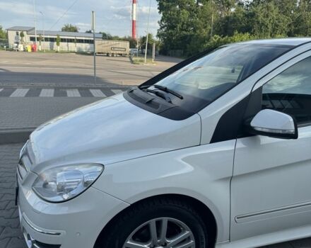 Белый Мерседес Б-класс, объемом двигателя 1.7 л и пробегом 108 тыс. км за 9800 $, фото 1 на Automoto.ua