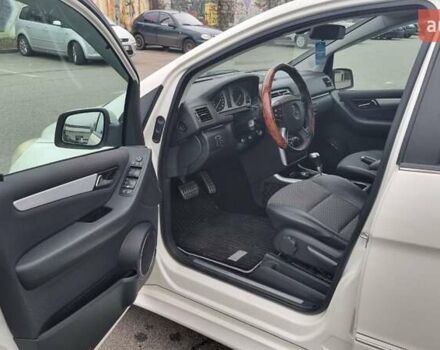 Белый Мерседес Б-класс, объемом двигателя 1.7 л и пробегом 107 тыс. км за 8800 $, фото 3 на Automoto.ua