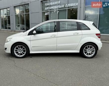 Белый Мерседес Б-класс, объемом двигателя 1.7 л и пробегом 70 тыс. км за 8400 $, фото 3 на Automoto.ua