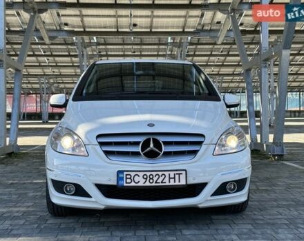 Белый Мерседес Б-класс, объемом двигателя 2 л и пробегом 168 тыс. км за 9100 $, фото 4 на Automoto.ua