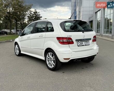 Белый Мерседес Б-класс, объемом двигателя 1.7 л и пробегом 70 тыс. км за 8400 $, фото 4 на Automoto.ua