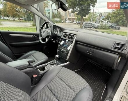 Белый Мерседес Б-класс, объемом двигателя 1.7 л и пробегом 70 тыс. км за 8400 $, фото 11 на Automoto.ua