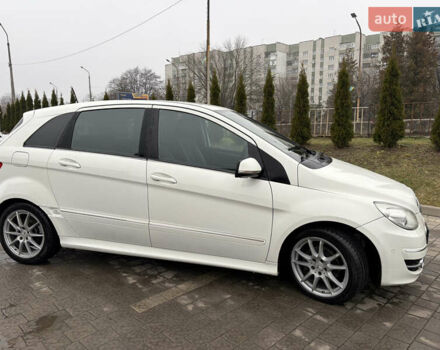 Белый Мерседес Б-класс, объемом двигателя 1.99 л и пробегом 330 тыс. км за 5500 $, фото 1 на Automoto.ua