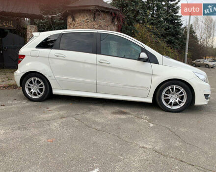 Белый Мерседес Б-класс, объемом двигателя 2 л и пробегом 85 тыс. км за 9100 $, фото 29 на Automoto.ua