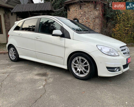 Белый Мерседес Б-класс, объемом двигателя 2 л и пробегом 85 тыс. км за 9100 $, фото 30 на Automoto.ua