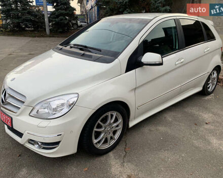 Белый Мерседес Б-класс, объемом двигателя 2 л и пробегом 85 тыс. км за 9100 $, фото 4 на Automoto.ua