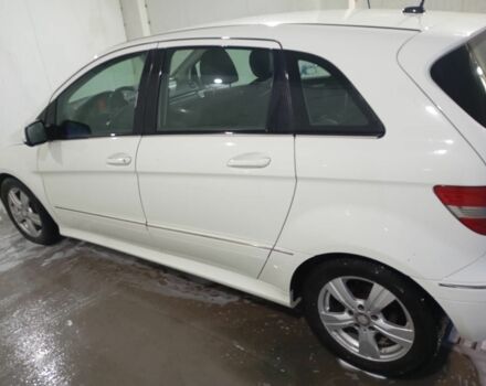 Белый Мерседес Б-класс, объемом двигателя 2 л и пробегом 310 тыс. км за 7500 $, фото 2 на Automoto.ua