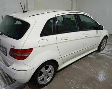 Белый Мерседес Б-класс, объемом двигателя 2 л и пробегом 310 тыс. км за 7500 $, фото 3 на Automoto.ua