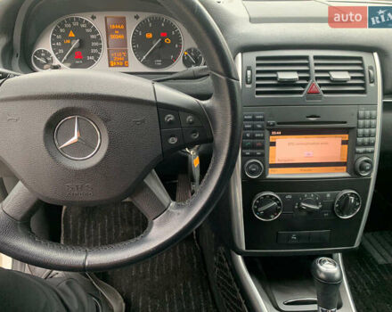 Белый Мерседес Б-класс, объемом двигателя 1.7 л и пробегом 50 тыс. км за 8600 $, фото 12 на Automoto.ua