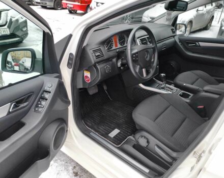 Белый Мерседес Б-класс, объемом двигателя 1.7 л и пробегом 28 тыс. км за 10400 $, фото 8 на Automoto.ua