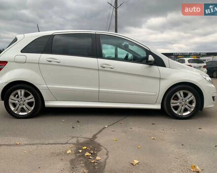 Белый Мерседес Б-класс, объемом двигателя 1.7 л и пробегом 50 тыс. км за 8600 $, фото 13 на Automoto.ua