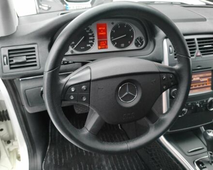 Белый Мерседес Б-класс, объемом двигателя 1.7 л и пробегом 28 тыс. км за 10400 $, фото 15 на Automoto.ua