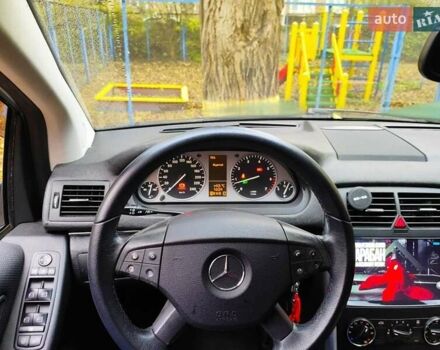 Белый Мерседес Б-класс, объемом двигателя 1.7 л и пробегом 78 тыс. км за 9000 $, фото 12 на Automoto.ua