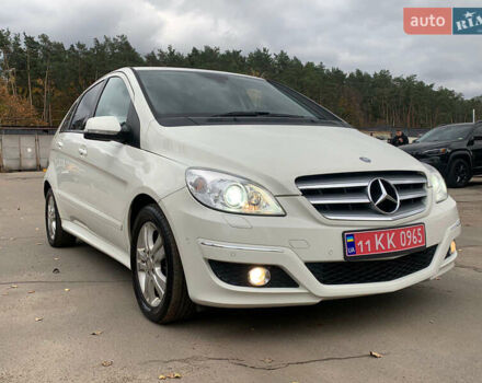 Белый Мерседес Б-класс, объемом двигателя 1.7 л и пробегом 50 тыс. км за 8600 $, фото 2 на Automoto.ua