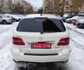 Белый Мерседес Б-класс, объемом двигателя 1.7 л и пробегом 28 тыс. км за 10400 $, фото 5 на Automoto.ua