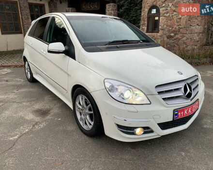Белый Мерседес Б-класс, объемом двигателя 2 л и пробегом 85 тыс. км за 9100 $, фото 2 на Automoto.ua