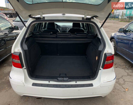 Белый Мерседес Б-класс, объемом двигателя 1.7 л и пробегом 50 тыс. км за 8600 $, фото 25 на Automoto.ua